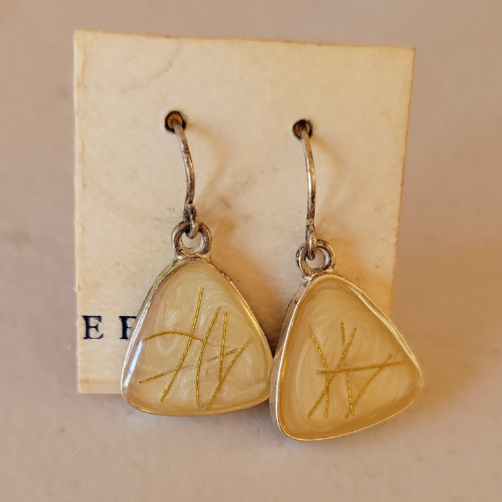 Vintage Elegant Cream and Gold Earrings